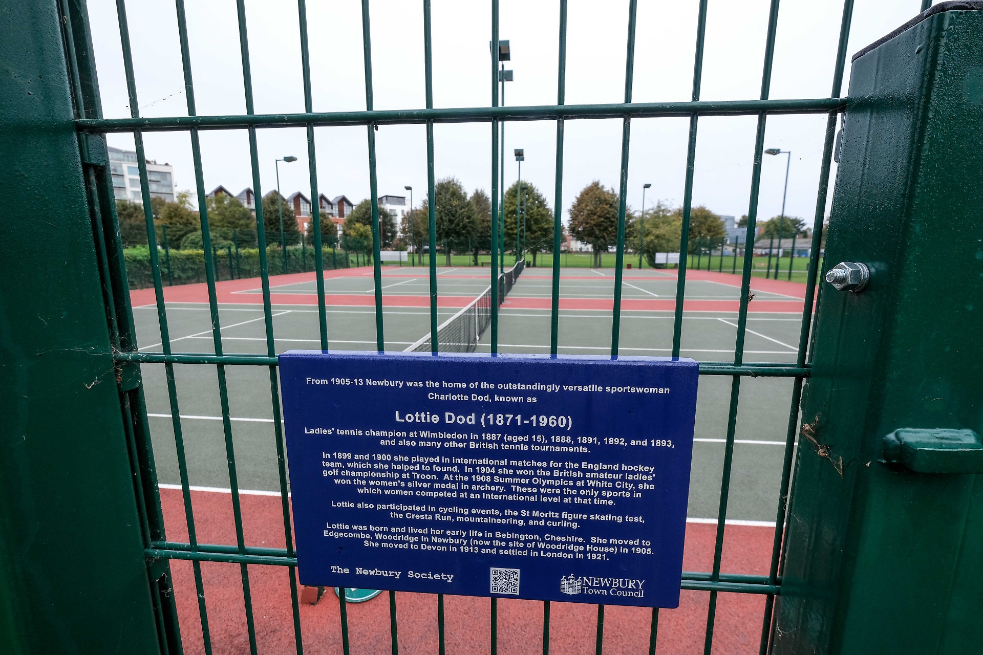 A blue plaque has been unveiled in Newbury in honour of Lottie Dod, a five-time Wimbledon champion and Olympic archery silver medallist, who used to live in the area ©Newbury Town Council 