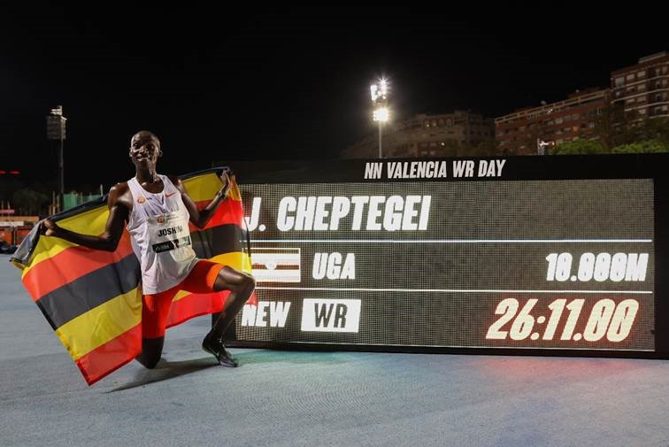 Cheptegei and Gidey break world records for 10,000 and 5,000 metres in Valencia