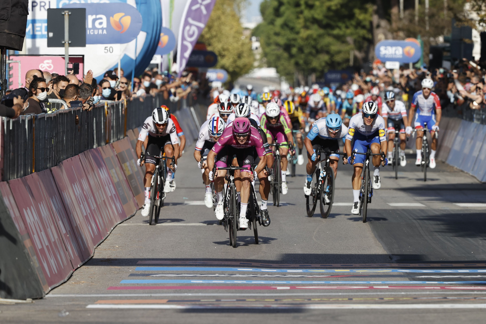Démare sprint domination continues with stage seven win at Giro d'Italia