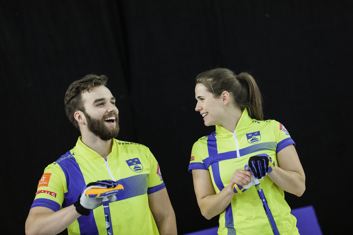 Oscar Eriksson and Anna Hasselborg are the defending champions from the 2019 World Mixed Doubles Curling Championship after the 2020 edition was cancelled ©WCF