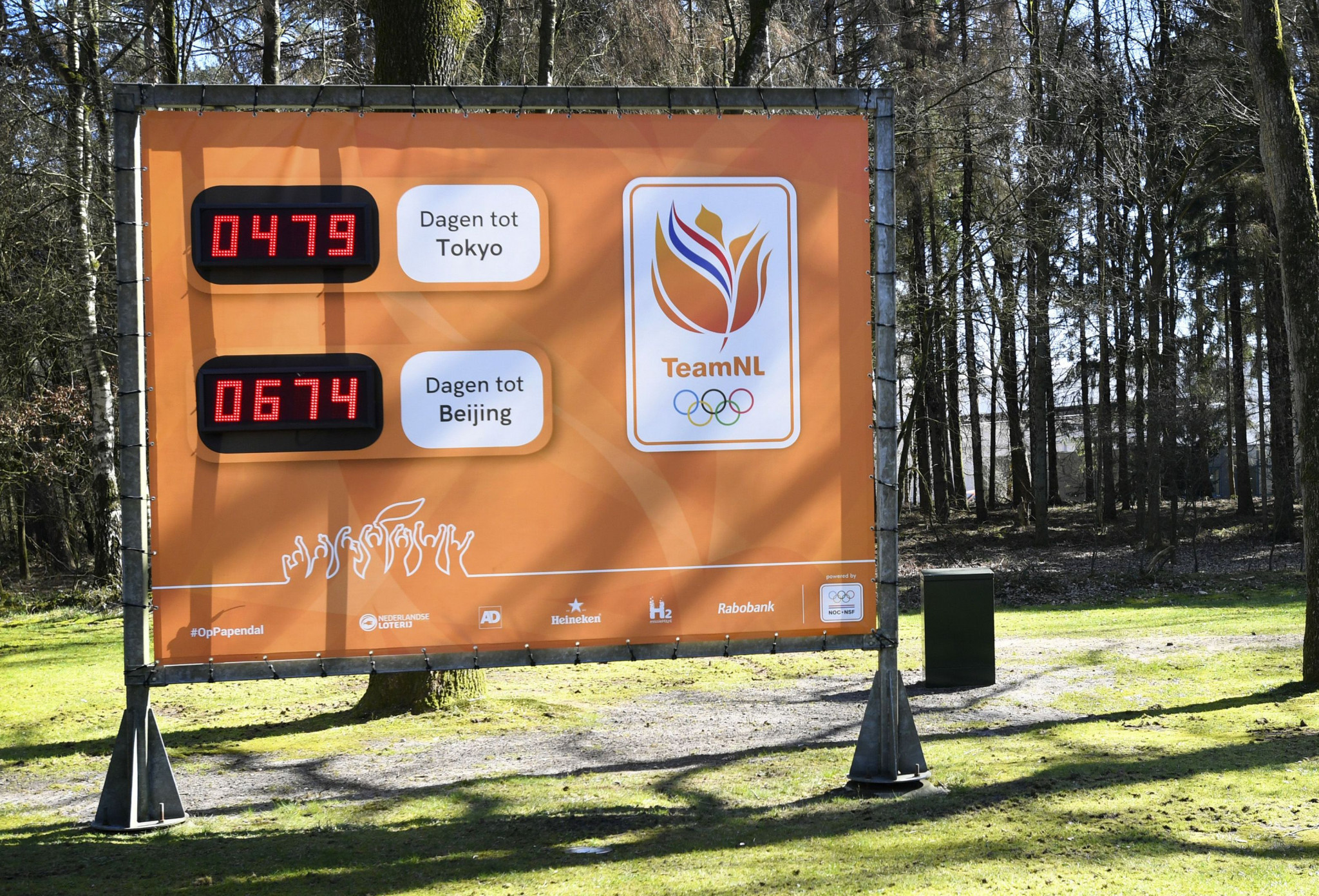 A Dutch countdown board, photographed in Arnhem on March 31, highlights the close proximity between Tokyo 2020 and Beijing 2022 ©Getty Images