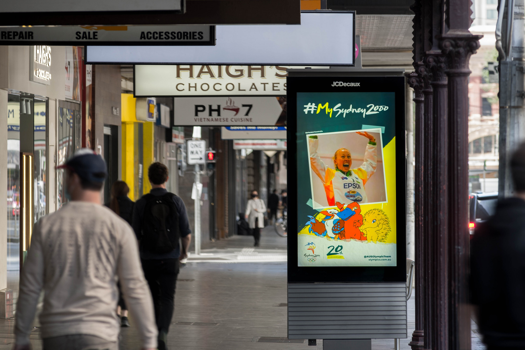 Photo memories of Sydney 2000 were shared on screens across JCDecaux’s digital network ©AOC