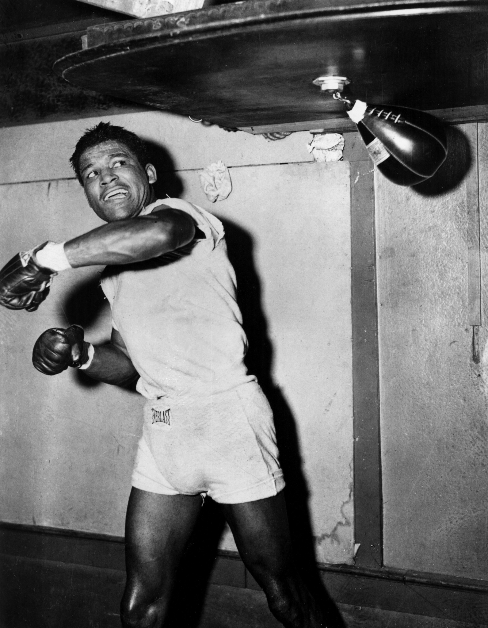 Sugar Ray Robinson won four of five fights versus Jake LaMotta ©Getty Images