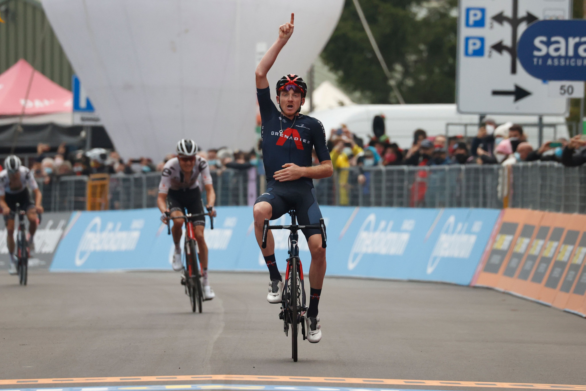 Geoghegan Hart thrives on mountains on stage 15 of Giro d'Italia