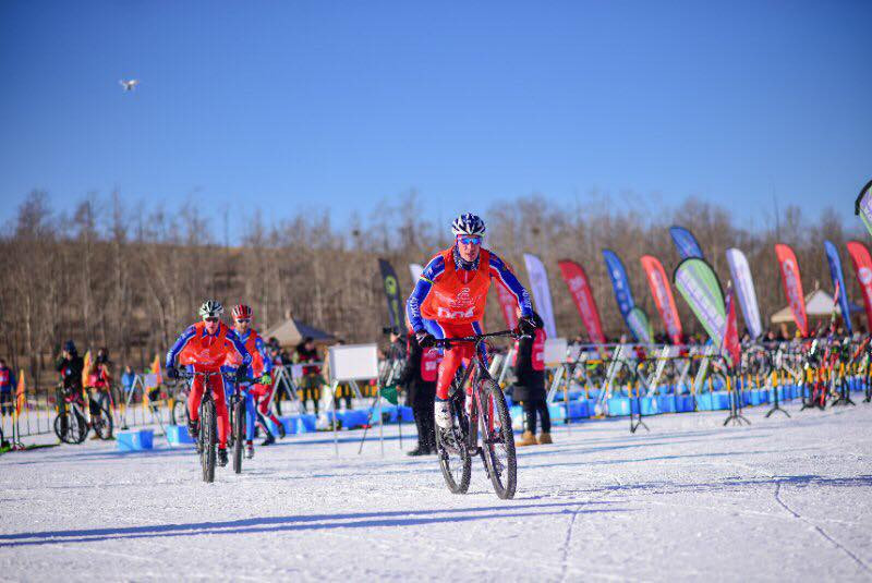 Winter triathlon involves running, mountain biking and skiing ©World Triathlon
