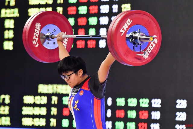 Teenager in world-record form as three Chinese Olympic weightlifting hopefuls toil in defeat