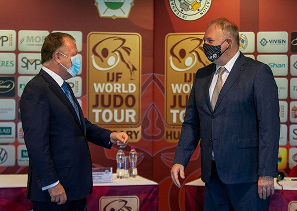 IJF President Marius Vizer attended the draw for the Budapest Grand Slam alongside Hungarian Judo Federation President Laszlo Toth ©IJF