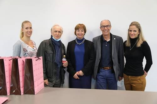 FISU vice-president Leonz Eder, second from right, with the Swiss University Sports team and moderator Beat Antenen ©FISU
