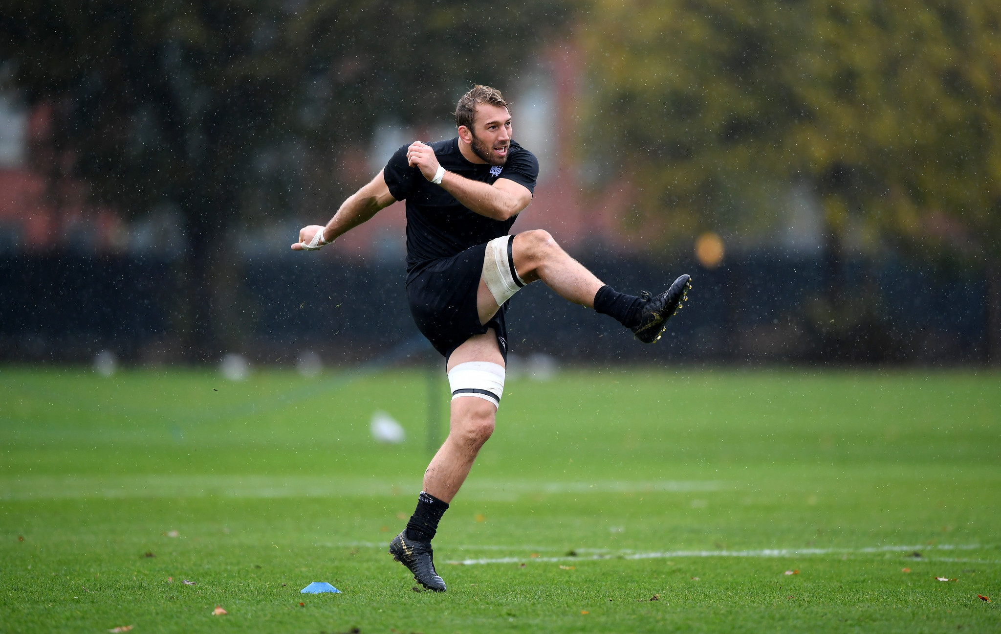 Former England captain Chris Robshaw is among the Barbarians players to breach COVID-19 protocol ©Getty Images