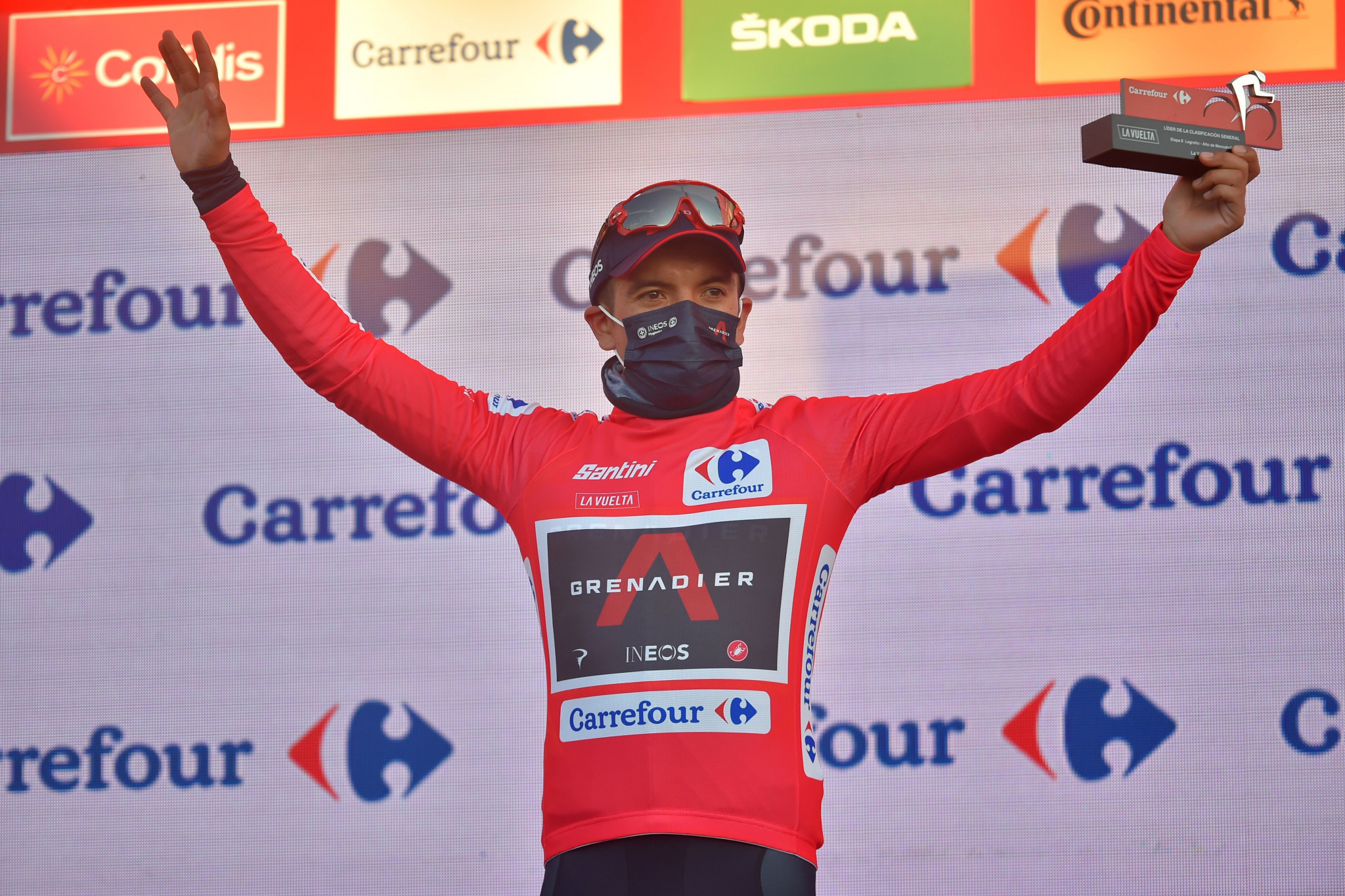Richard Carapaz claimed the race leader's red jersey ©Getty Images
