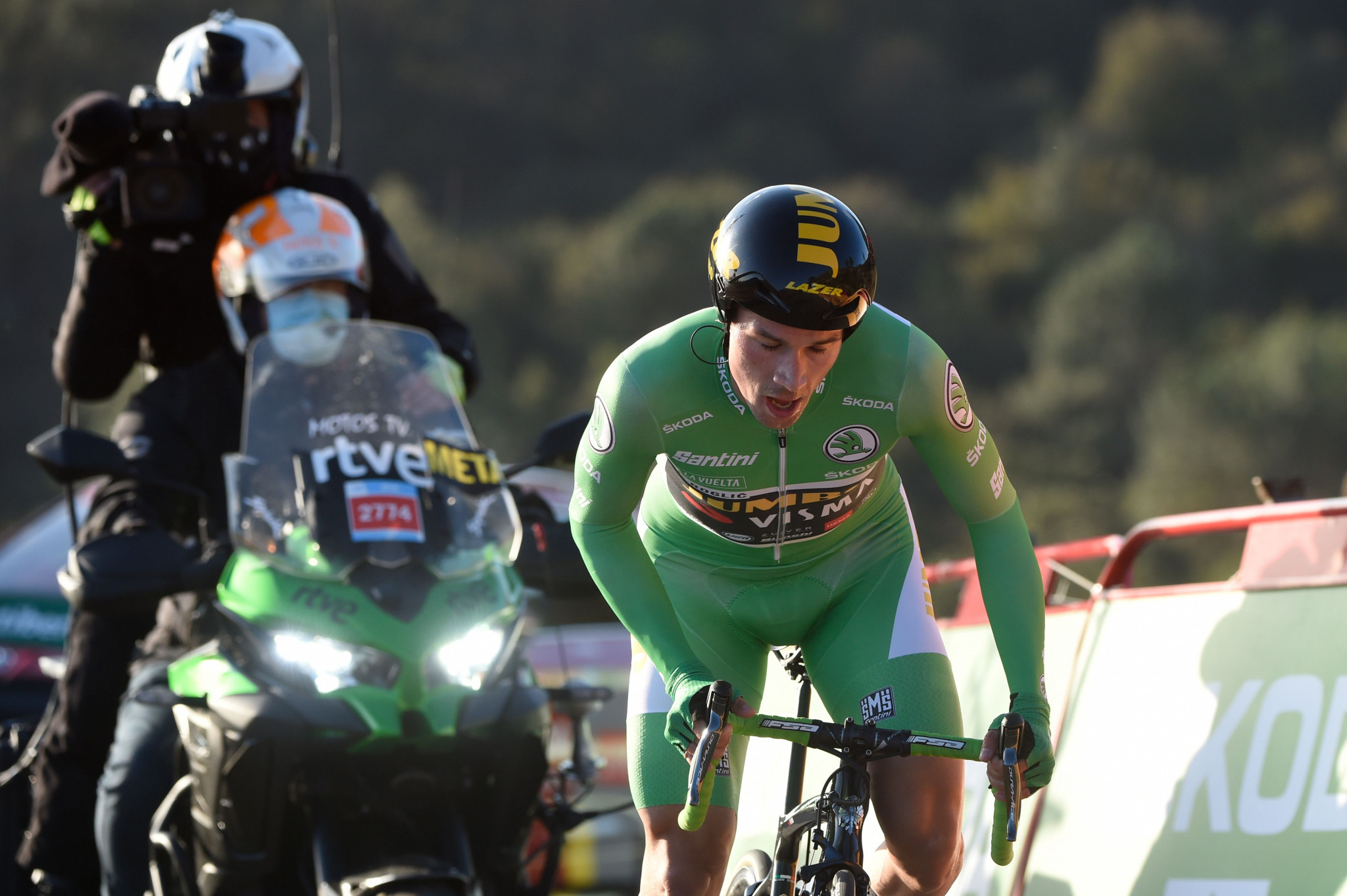 Roglič regains Vuelta a España race lead after winning time trial