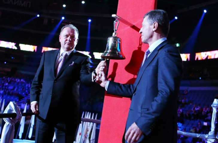 Marius Vizer (left) ringing a bell to open the 2013 World Combat Games in St Petersburg alongside Russian Deputy Prime Minister Dmitry Kozak ©SportAccord