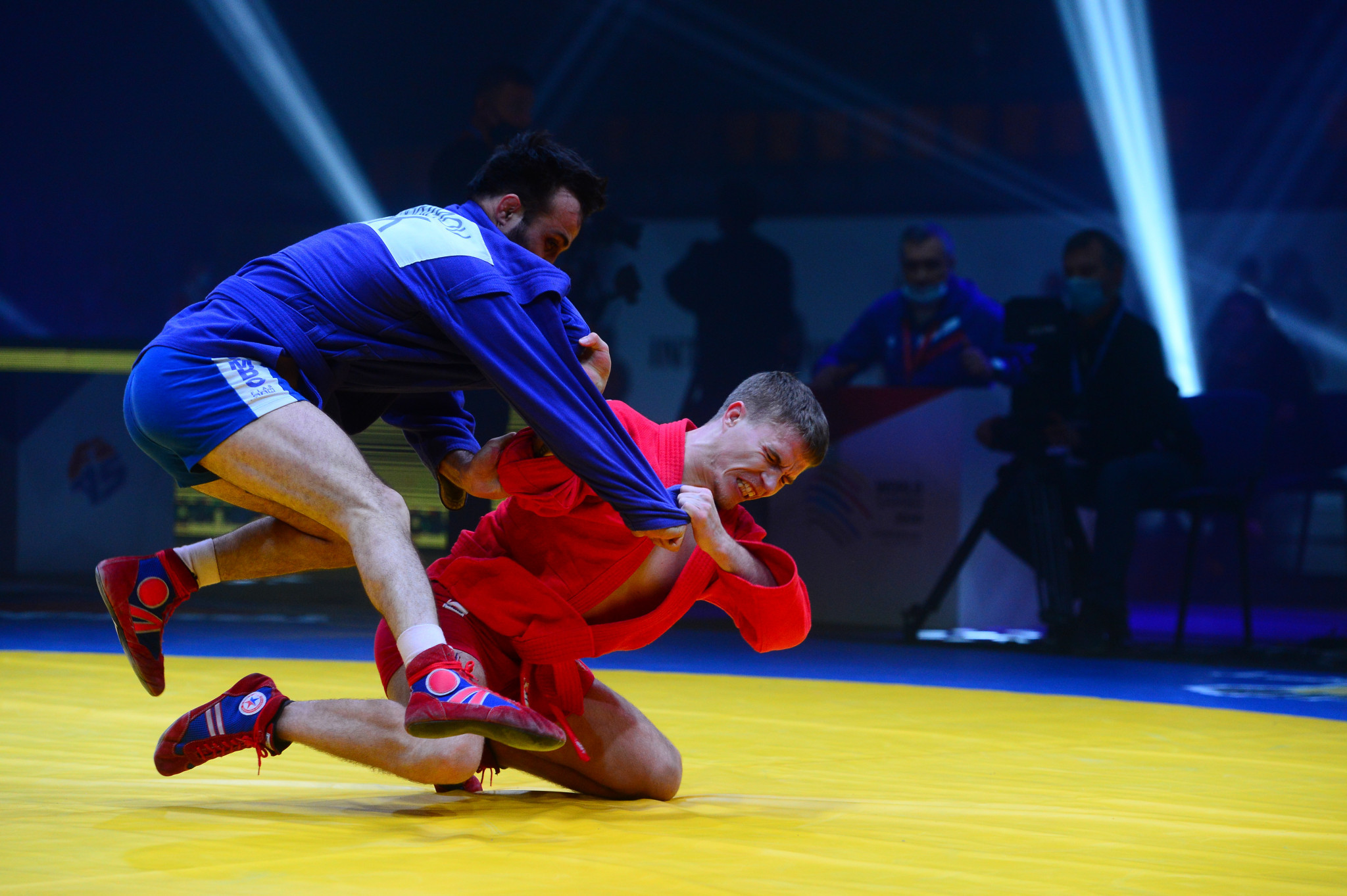 Russian Vladimir Gladkikh, in red, scrapped to a victory in the men's 57kg ©FIAS