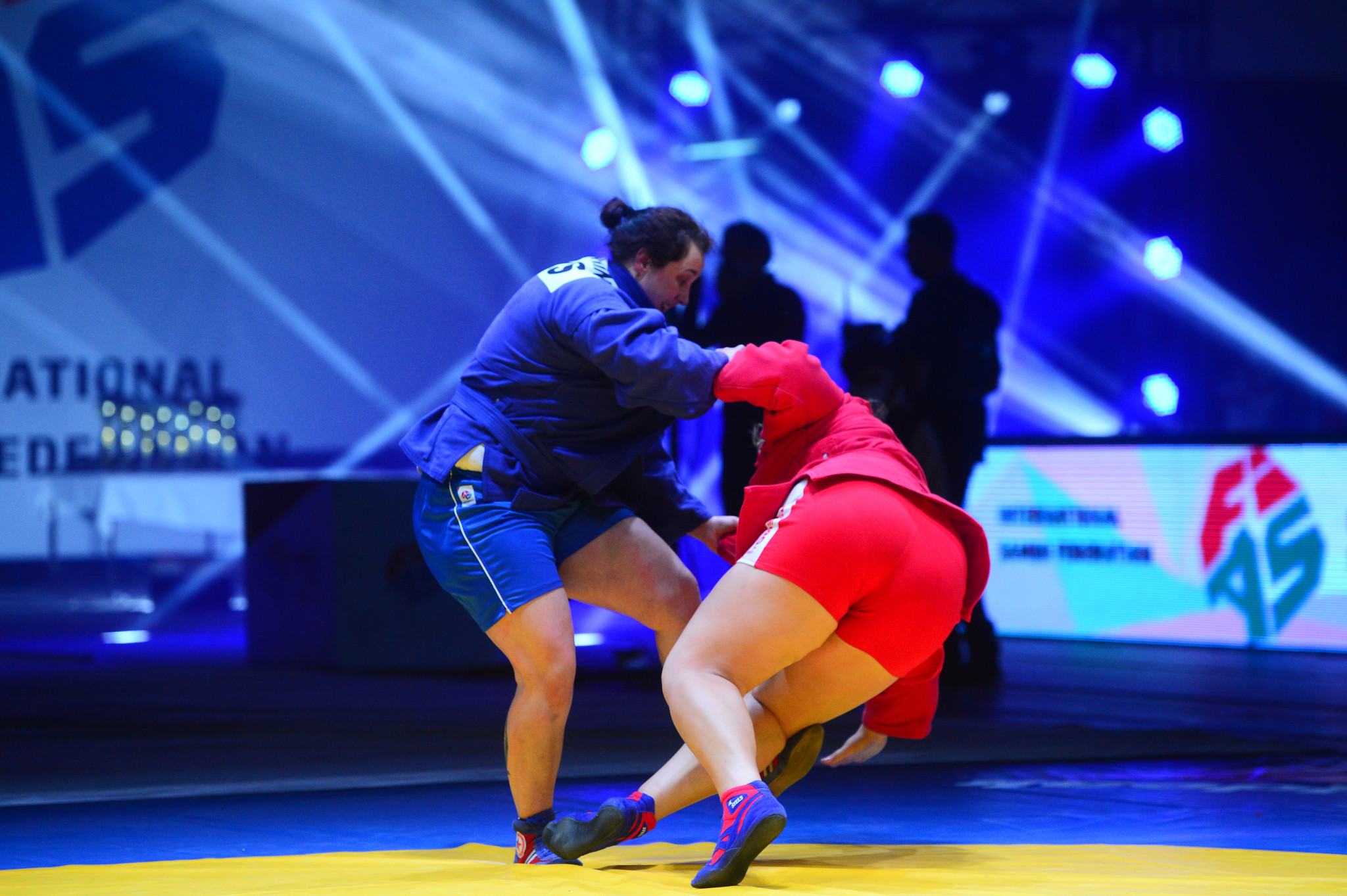 Olga Artoshina, in blue, was a clear winner in the women's over-80kg final to earn another Russian gold medal ©FIAS