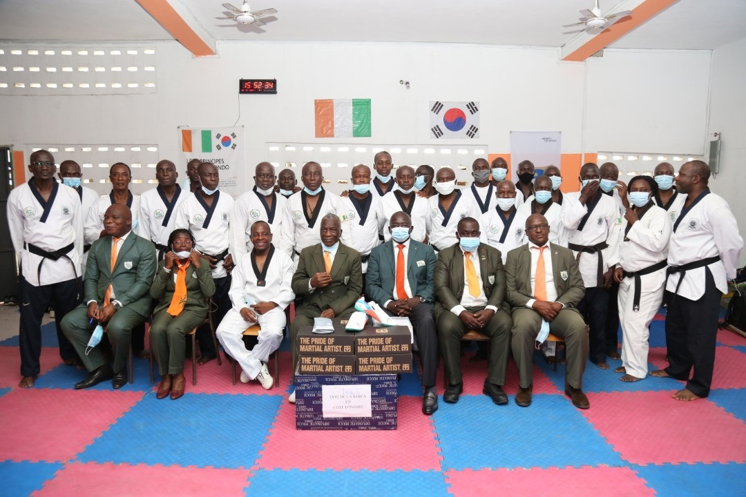 Ivorian Taekwondo Federation receives donation of shoes and masks