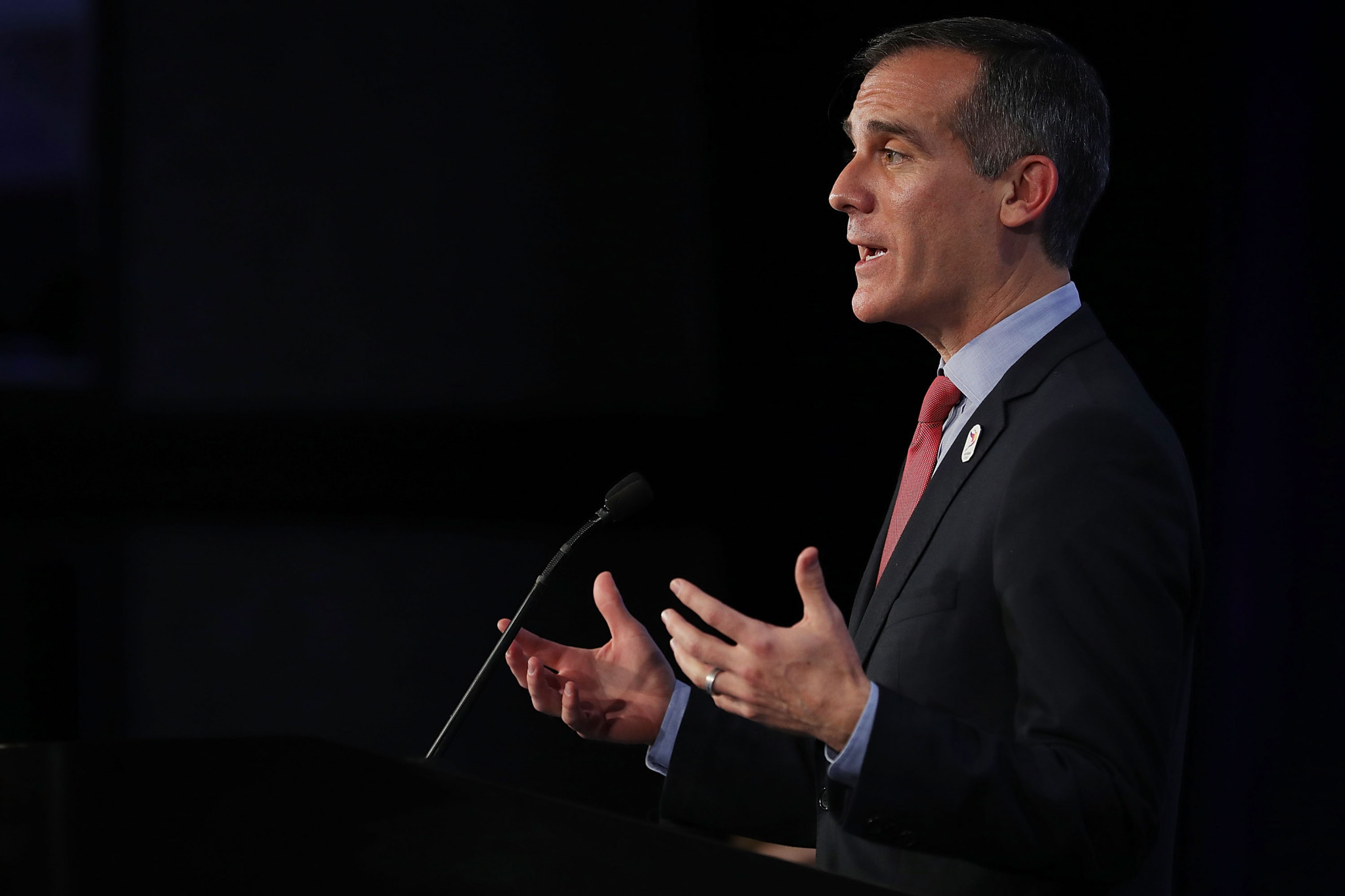 Los Angeles Mayor Eric Garcetti could emerge as a useful bridge between the IOC and the Oval Office in the United States ©Getty Images