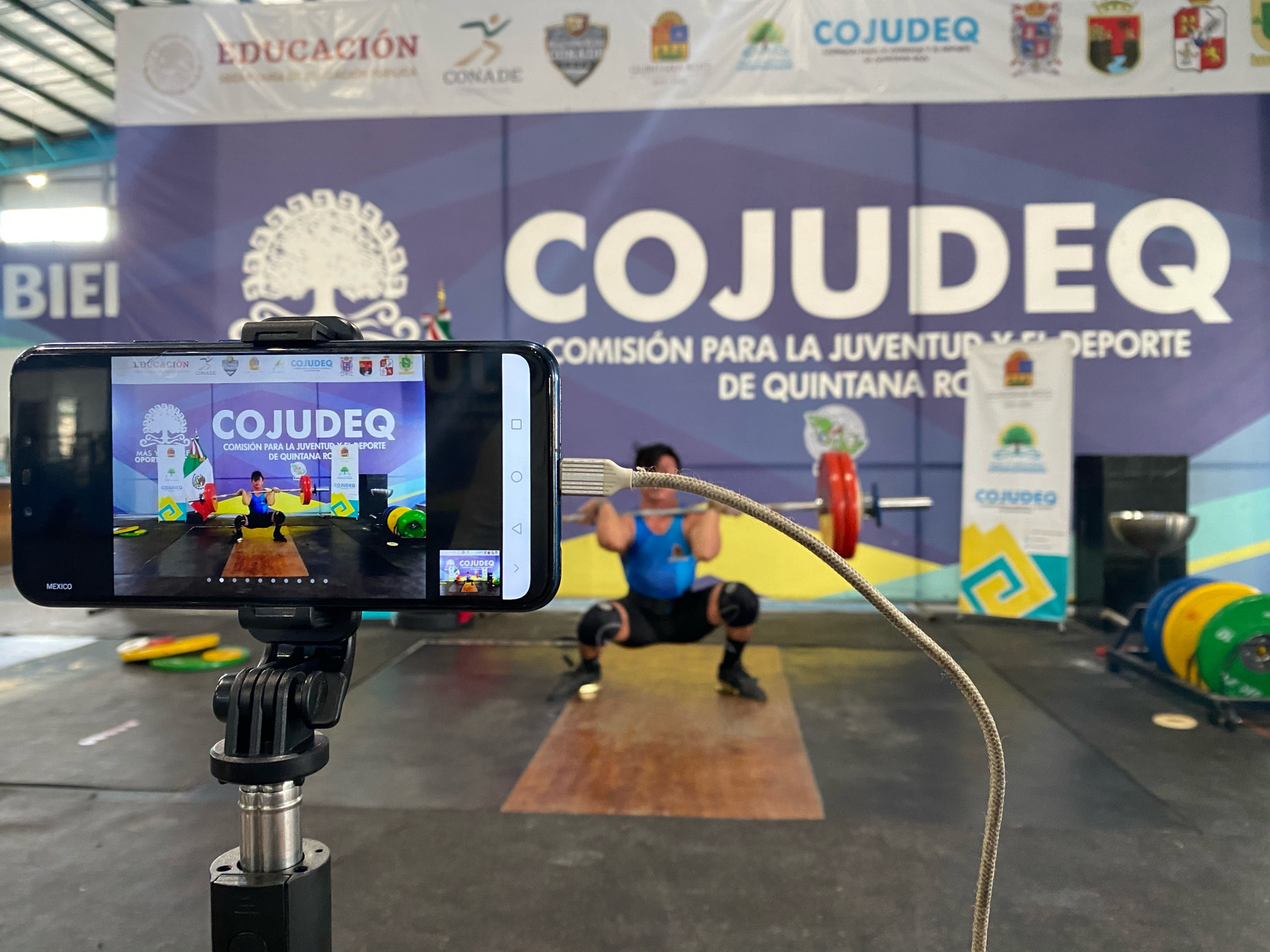 Weightlifting attempts were livestreamed virtually for officials to judge ©Mexican Weightlifting