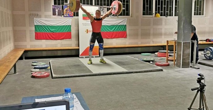 He triumphed in the snatch and clean and jerk, before claiming the overall title ©IWF