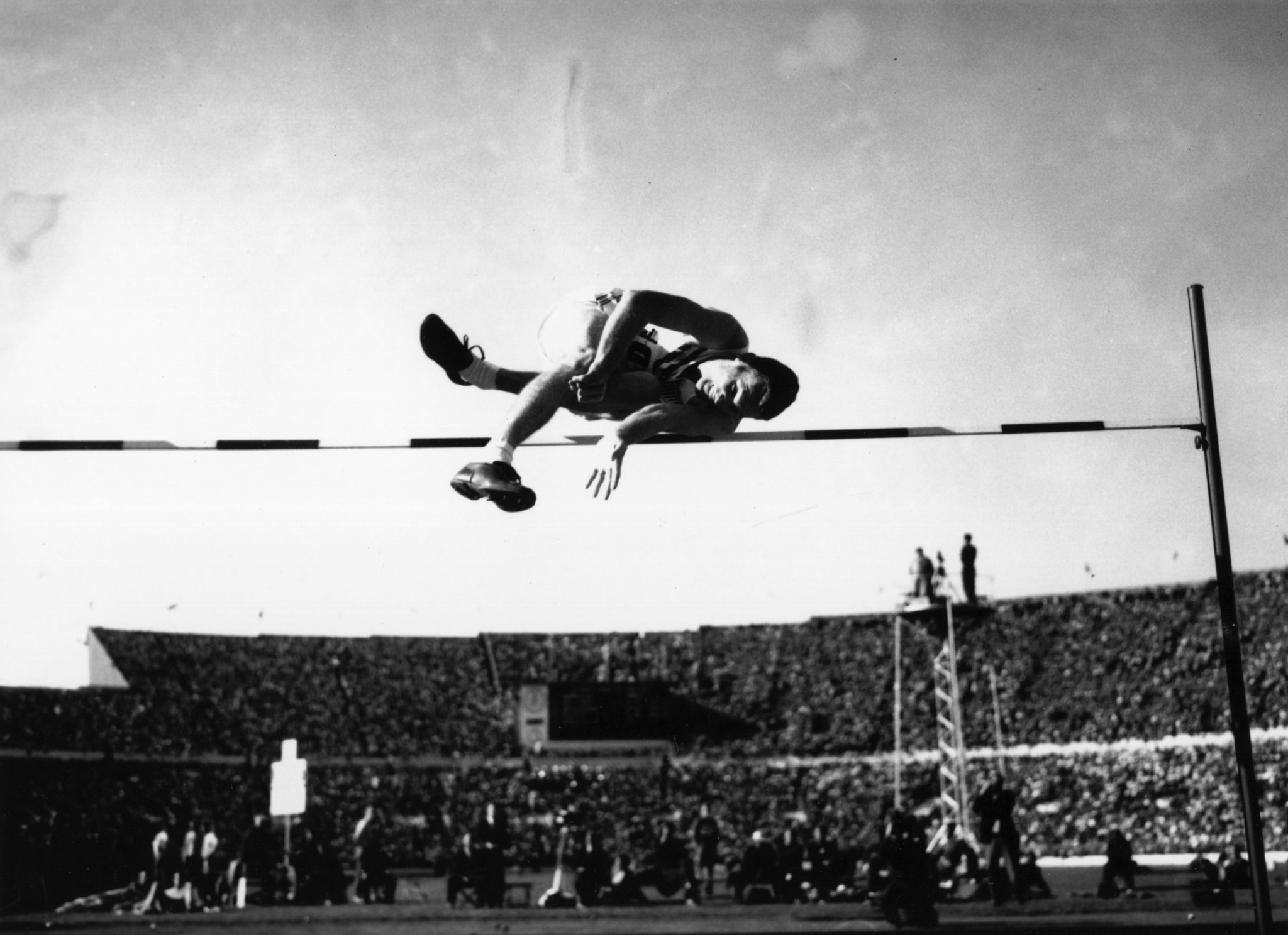 Walter "Buddy" Davis, the 1952 Olympic high jump champion, has died at the age of 89 ©Getty Images