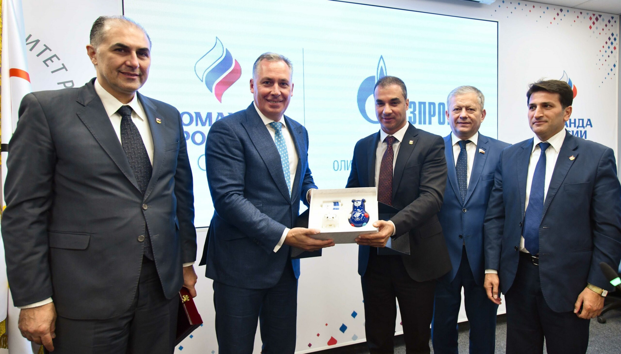 ROC President Stanislav Pozdnyakov, centre left, with SOC President Feras Mouala, centre right ©ROC
