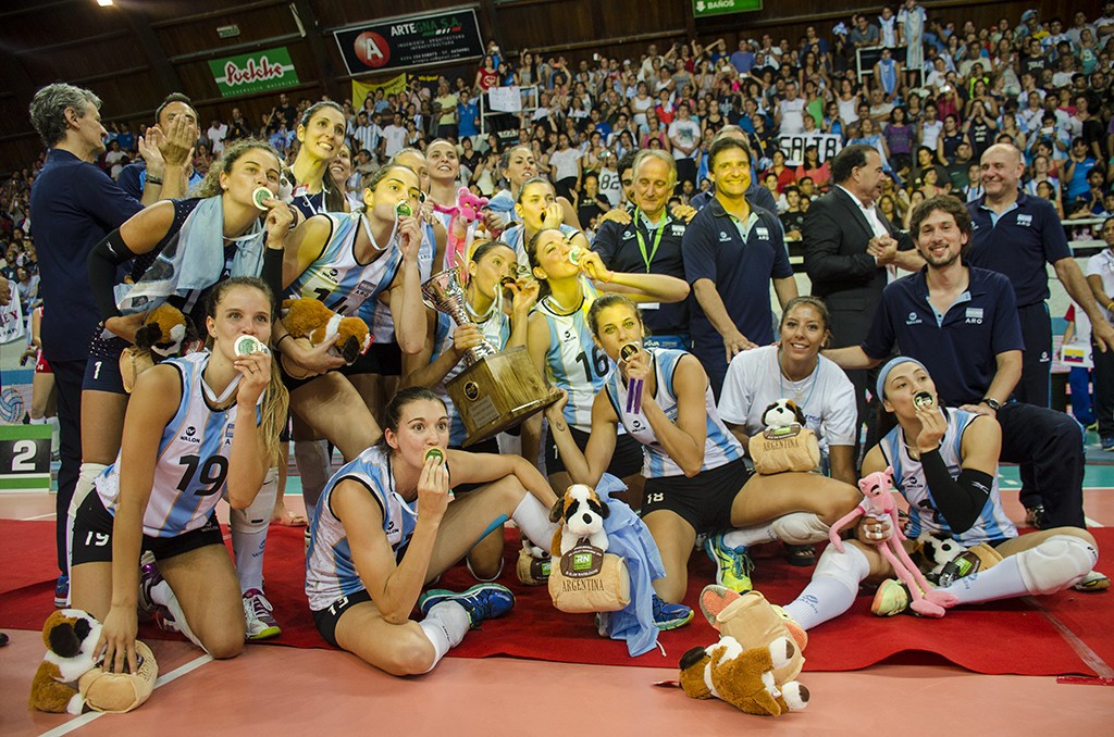 Argentina's women also claimed a place at the first South American Games with victory over Peru ©FIVB