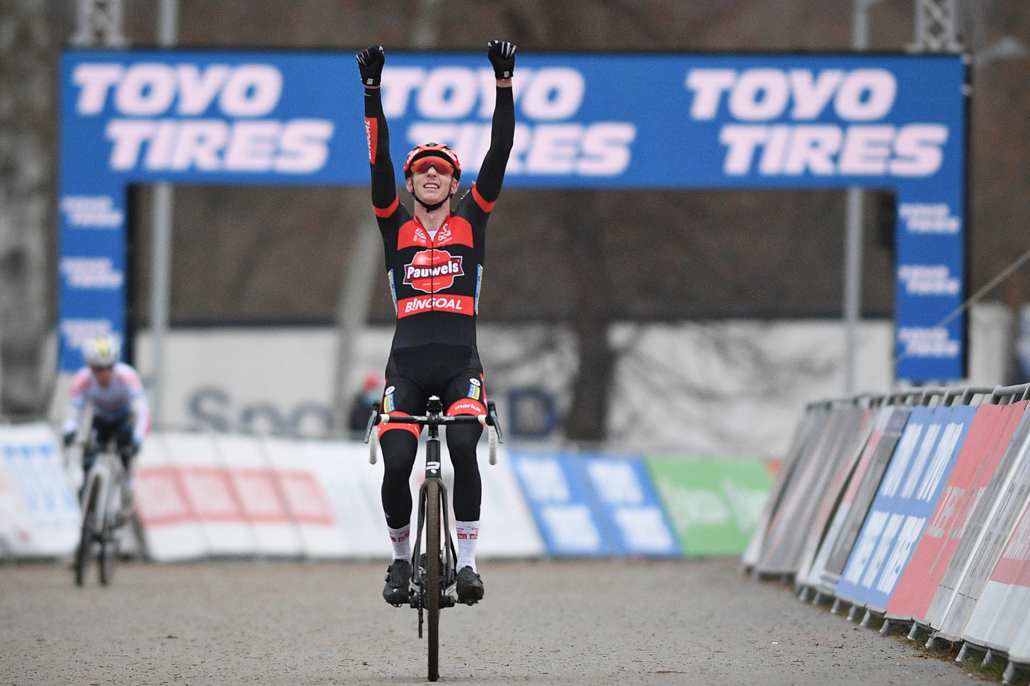 Belgium and The Netherlands record elite race medal sweeps at first Cyclo-Cross World Cup