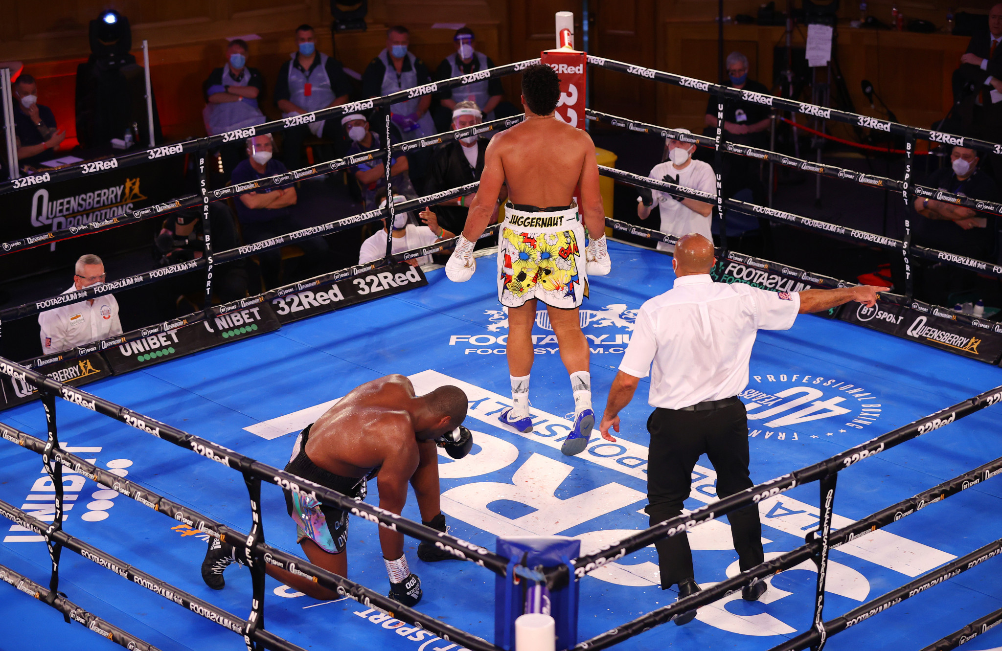Daniel Dubois took a knee in the tenth round of his fight with Joe Joyce after Joyce's punches led to him losing a significant amount of vision out of his left eye ©Getty Images