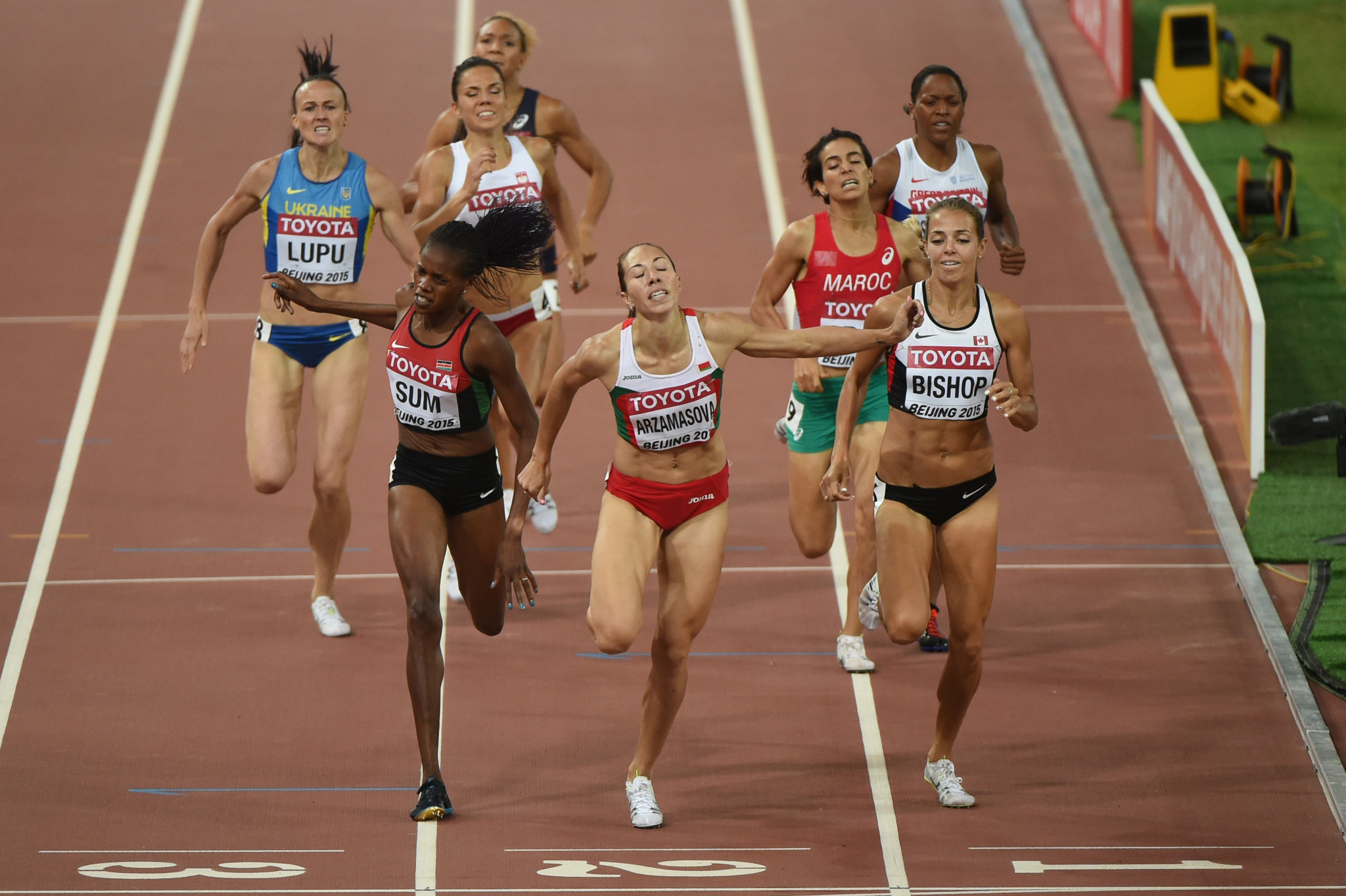 Marina Arzamasova ran a personal best to win the women's 800m world title in 2015 ©Getty Images