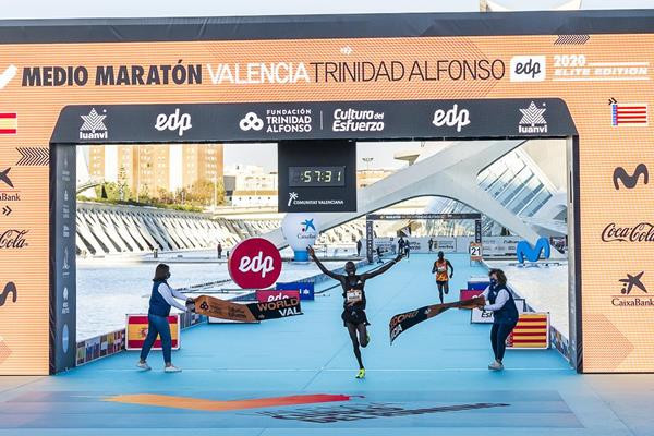 Kibiwott Kandie broke the men's world half marathon record today in Valencia ©World Athletics