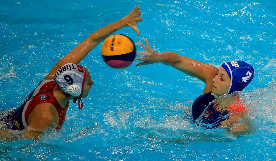 Dutch deliver devastating display against Turkey to maintain winning start to European Water Polo Championship