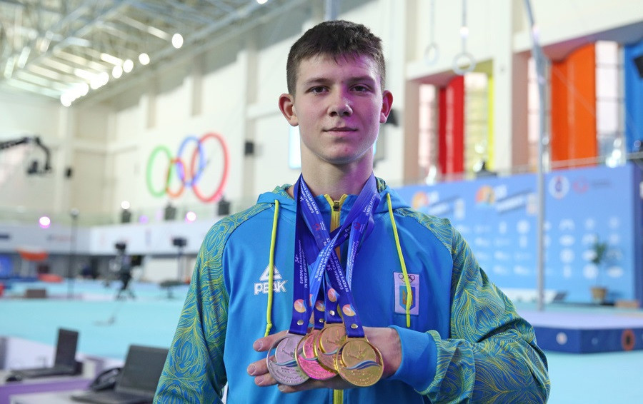 Ukraine’s Illia Kovtun bagged four medals including three golds on a sensational day ©European Gymnastics