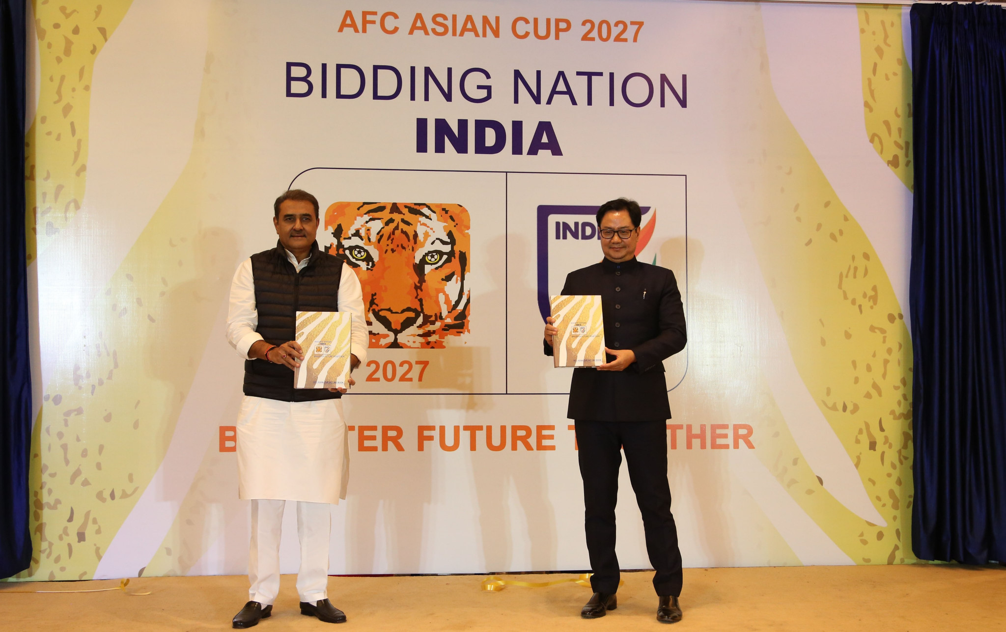 AIFF President Praful Patel, right, and India's Minister of Youth Affairs and Sports, Kiren Rijiju at the launch ©AIFF