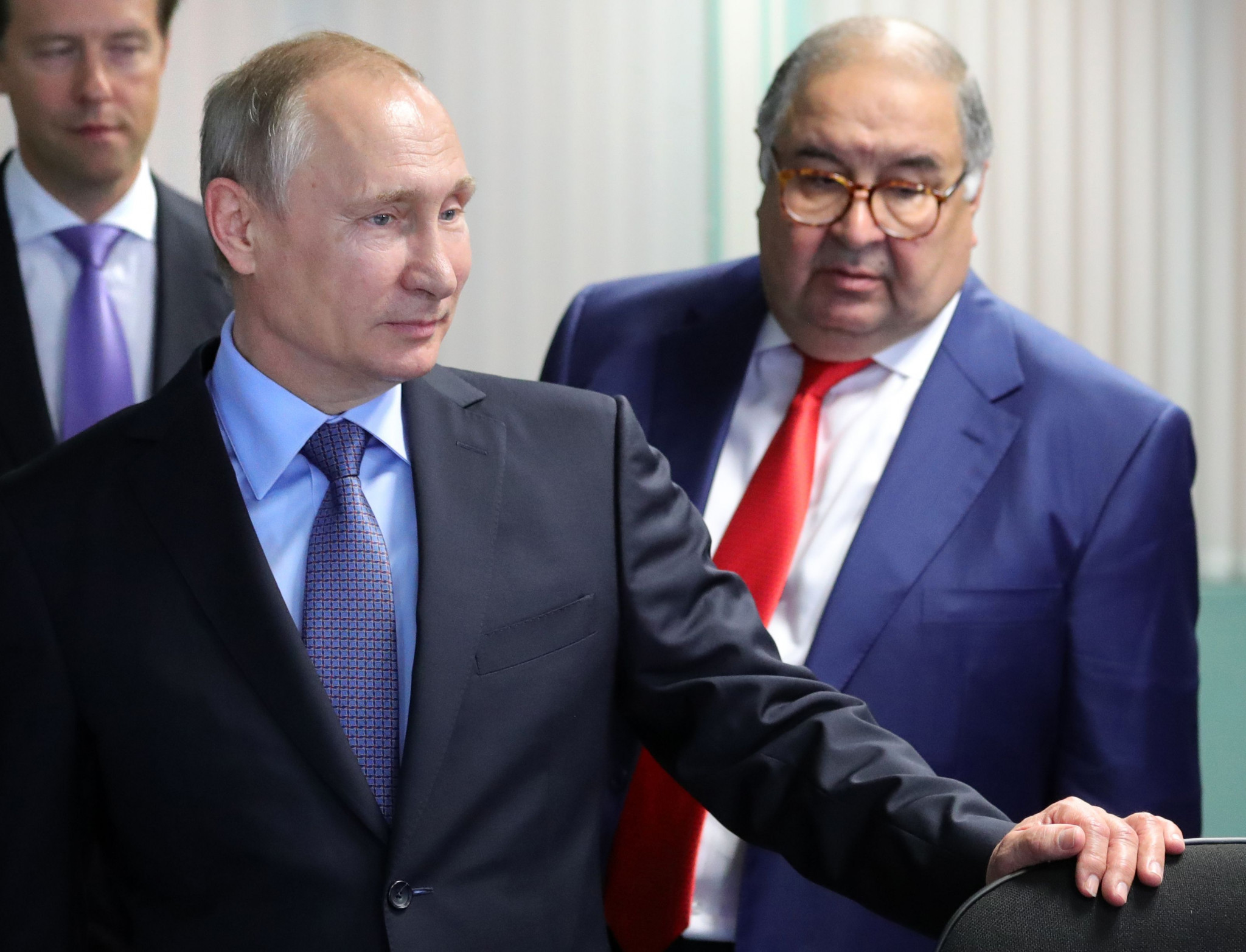 Fencing chief Alisher Usmanov, right, pictured with Russian President Vladimir Putin ©Getty Images