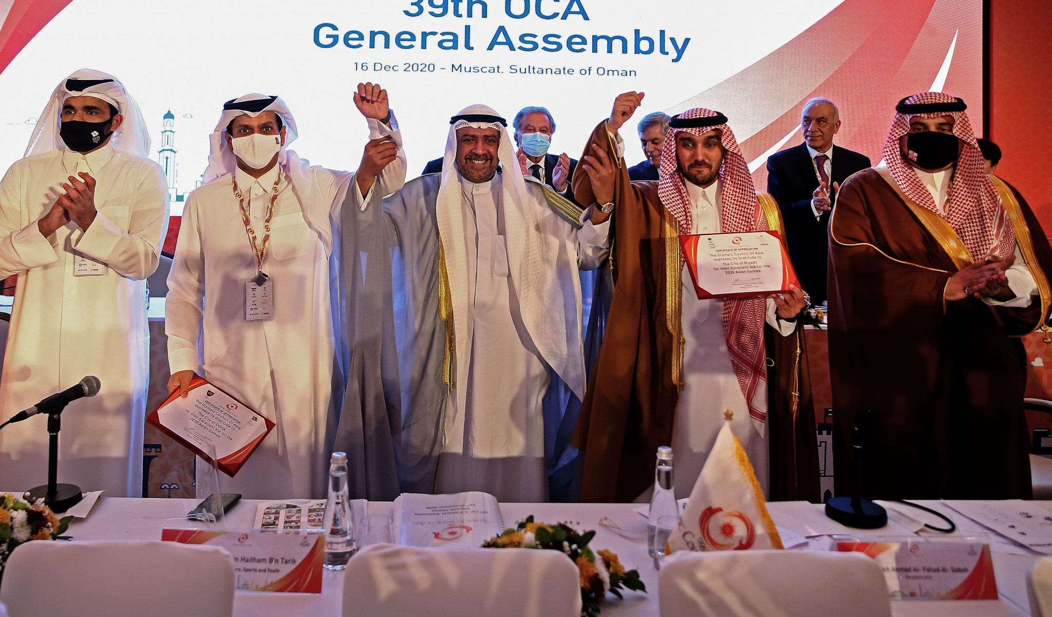 Sheikh Ahmad Al-Fahad Al-Sabah raises hands from Doha and Riyadh after the double award ©Getty Images