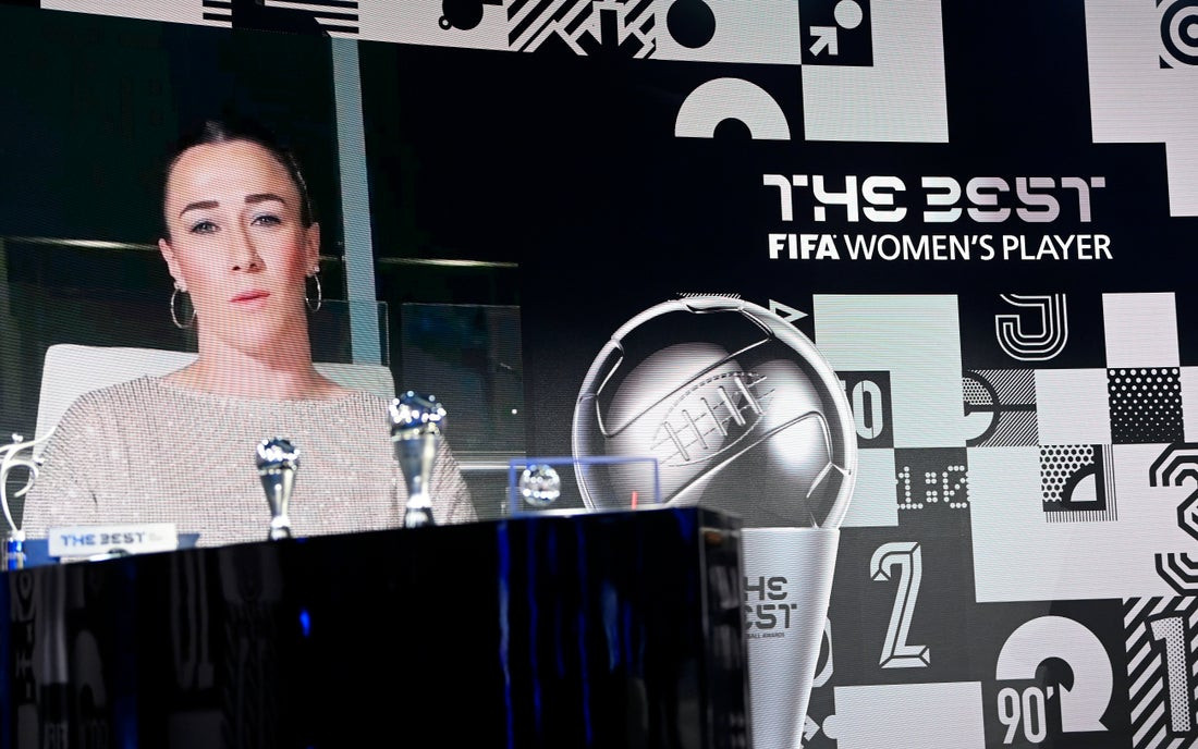 Lucy Bronze speaks as she accepts The Best FIFA Women's Player award ©FIFA/Valeriano Di Domenico