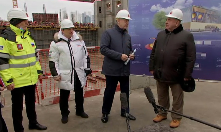 FIAS President Vasily Shestakov, right, visited the construction site of the International Sambo Center ©FIAS