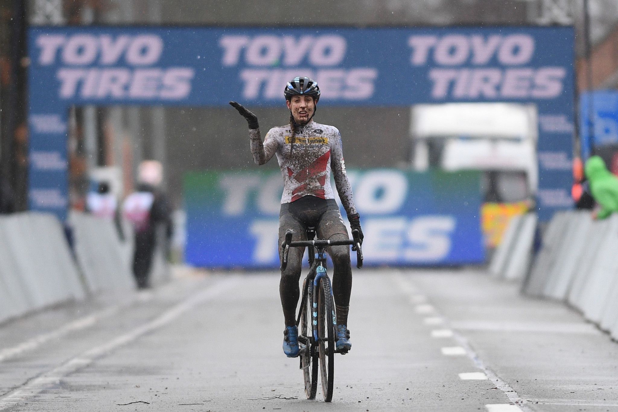 Brand remains undefeated in UCI Cyclo-Cross World Cup as Van Aert wins men's race