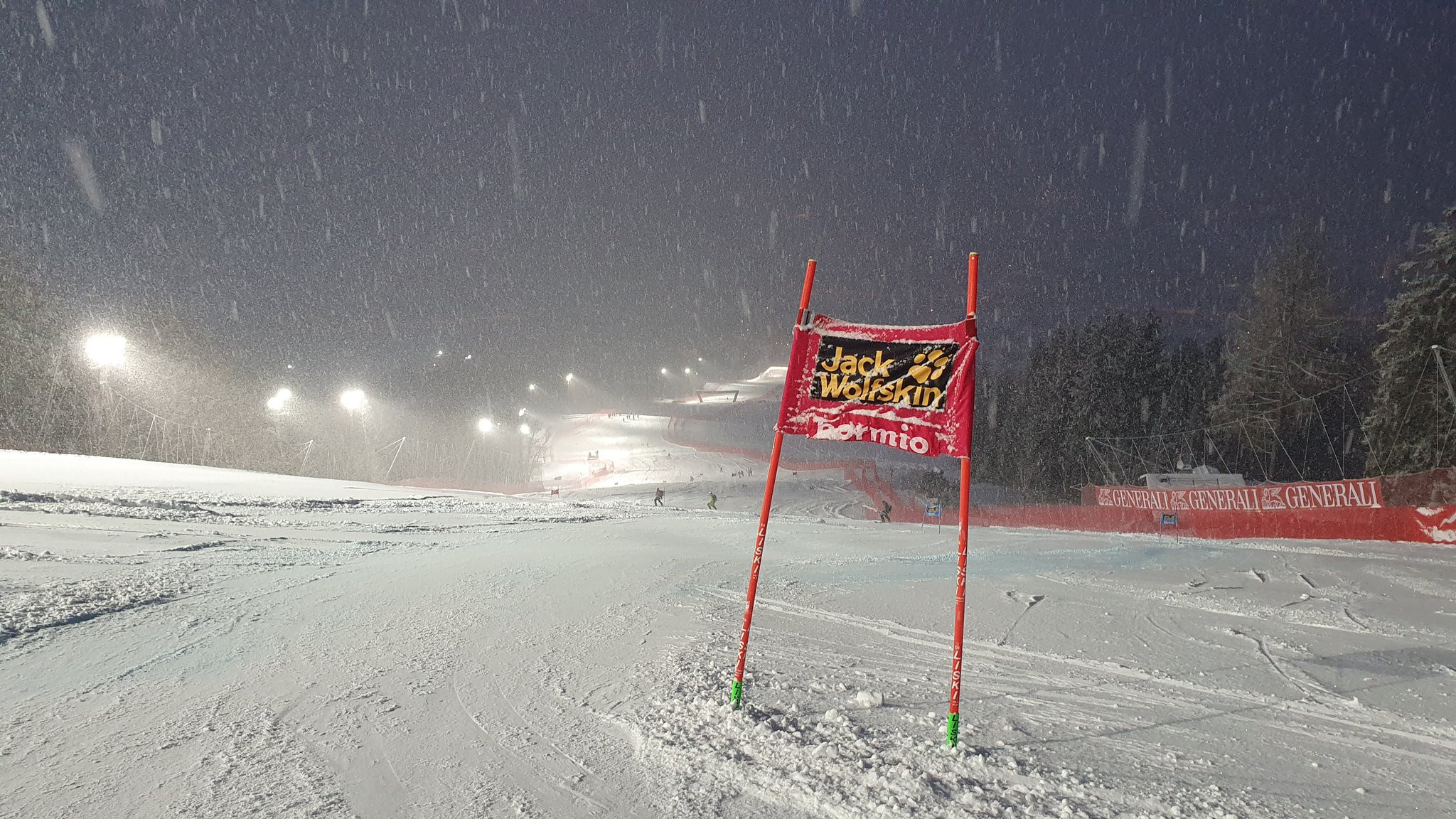 Heavy snowfall has postponed two World Cup races in Bormio ©Twitter/fisalpine