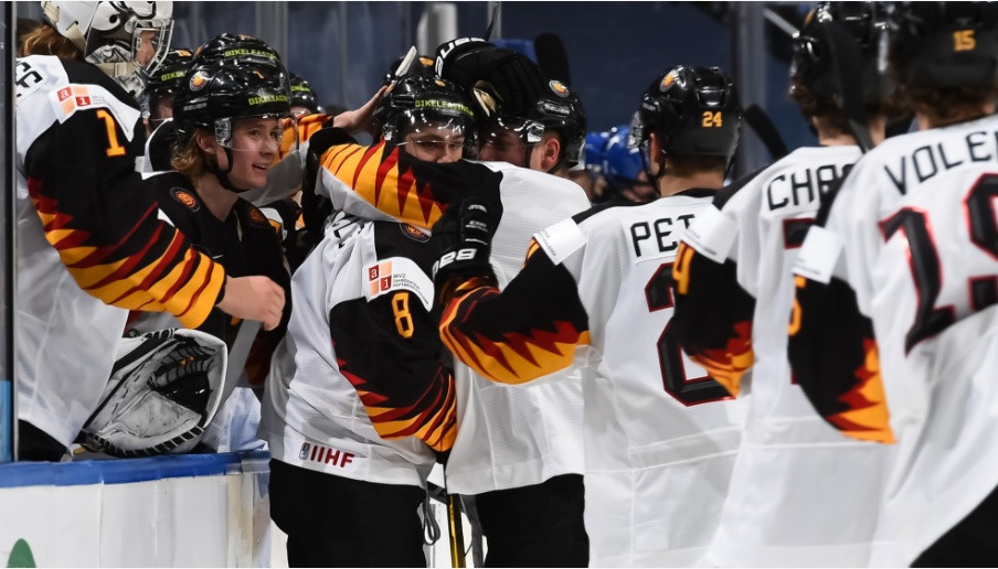 Germany twice came from behind to defeat Slovakia 4-3 after overtime at the IIHF World Junior Ice Hockey Championships ©Matt Zambonin/IIHF Images