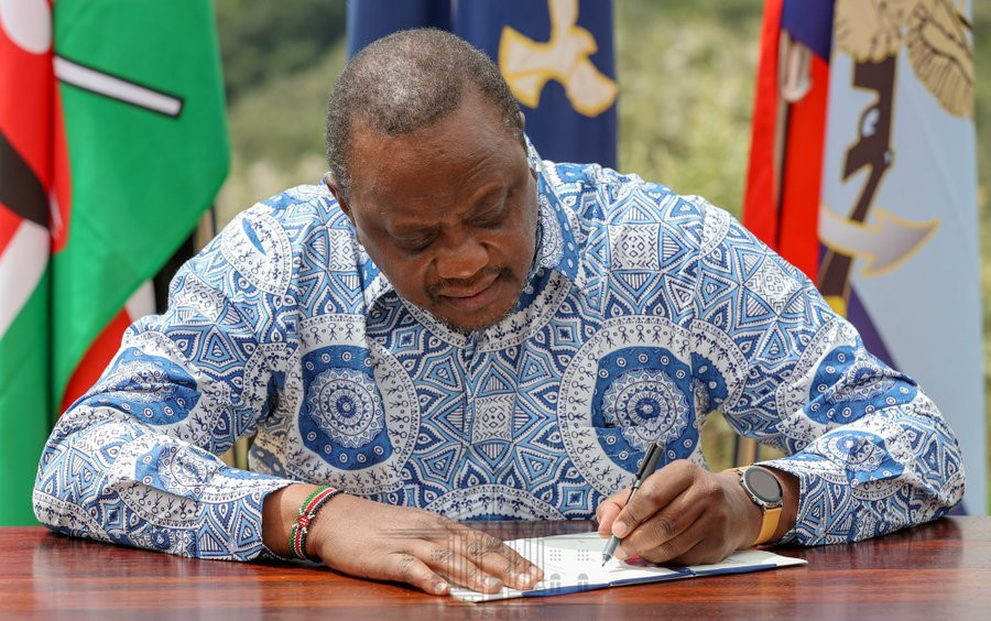 Kenyan President Uhuru Kenyatta signed an amendment to the country's anti-doping bill to bring it in line with the new WADA regulations ©State House Kenya/Twitter