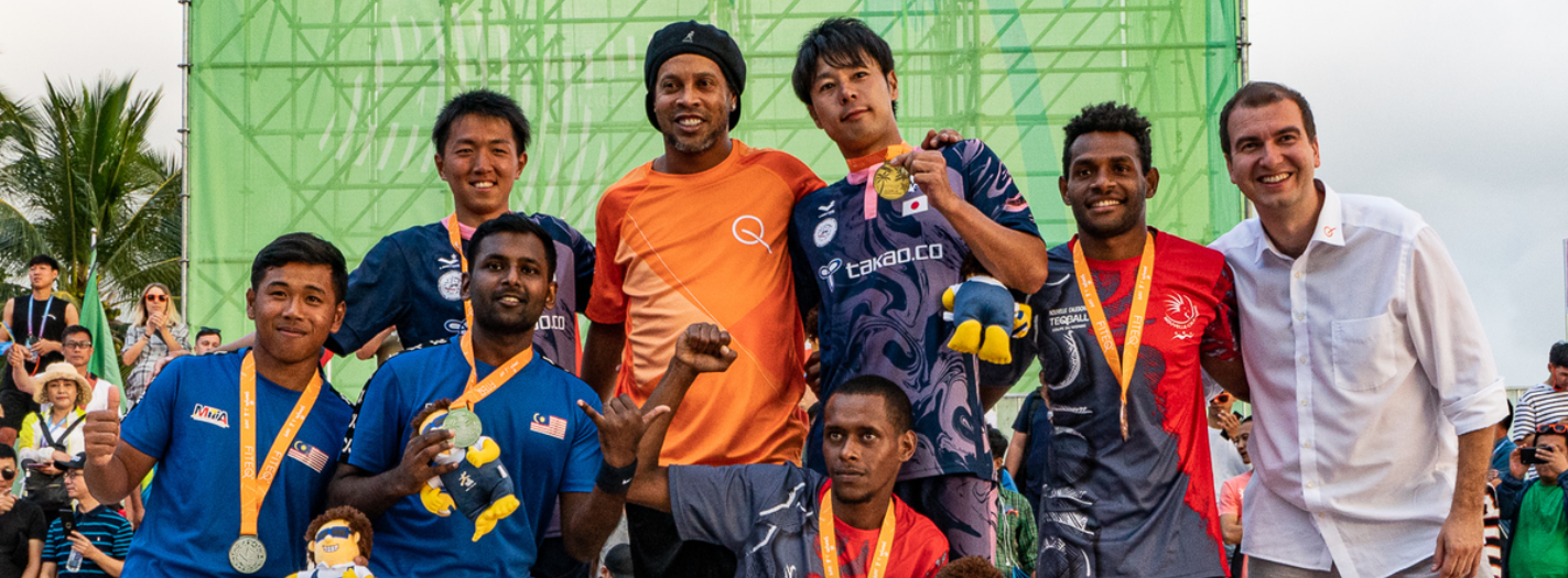 Akinori Wase, third from right, won the doubles contest at the Asian-Pacific Beach Teqball Cup in 2019 alongside Daishuke Yajima ©FITEQ
