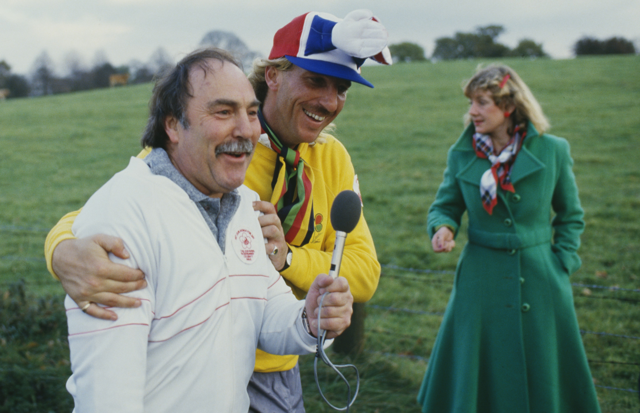 Jimmy Greaves, pictured on a charity walk with England cricket star Ian Botham ©Getty Images