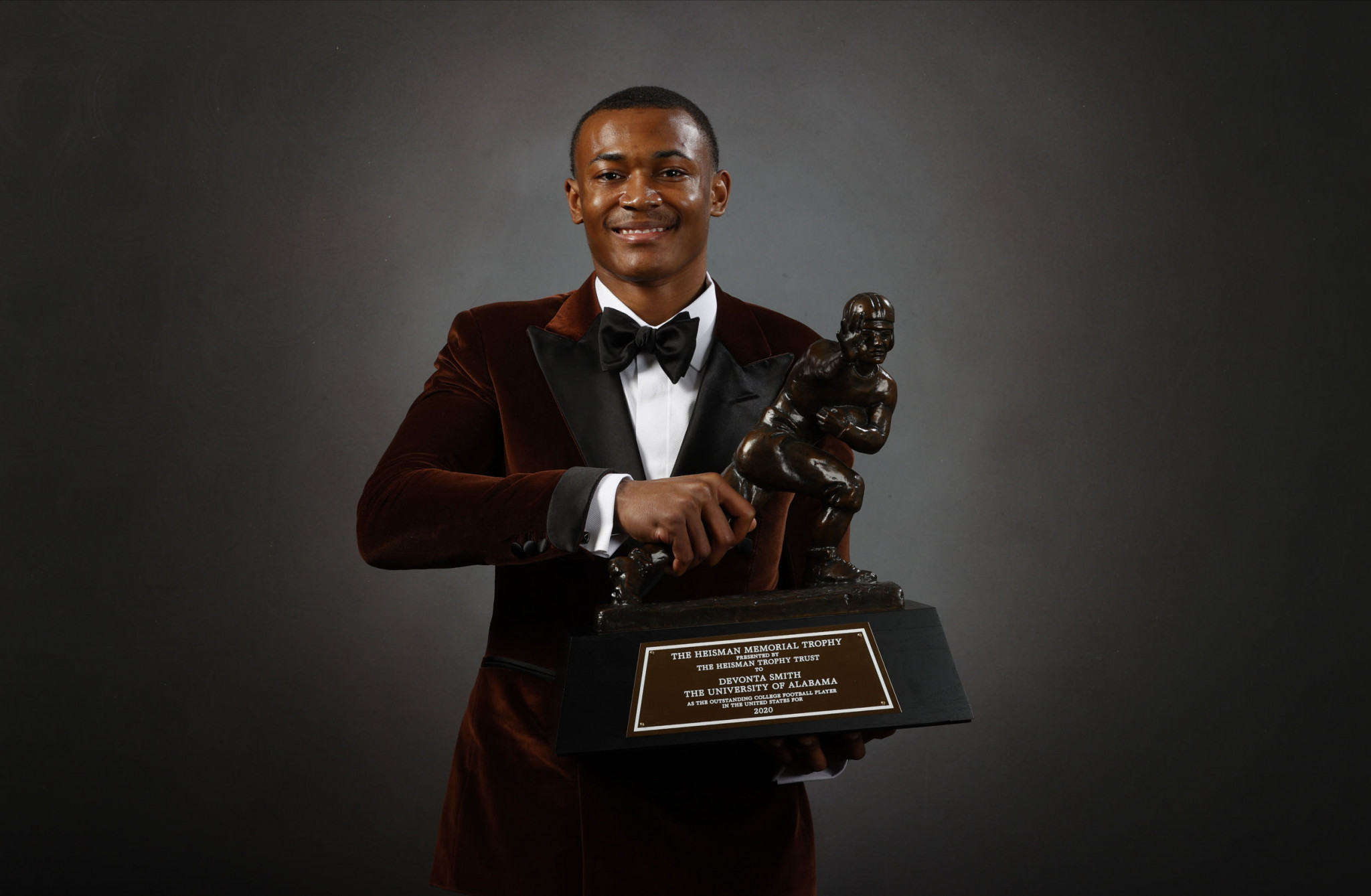 DeVonta Smith won the prestigious Heisman Trophy - the prize awarded to the best player in collegiate American football ©Getty Images