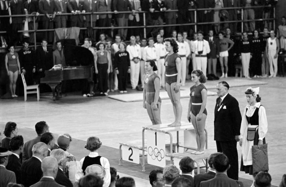 Ágnes Keleti stands top of the podium after winning gold during the floor event at the Melbourne 1952 Olympics ©MTI