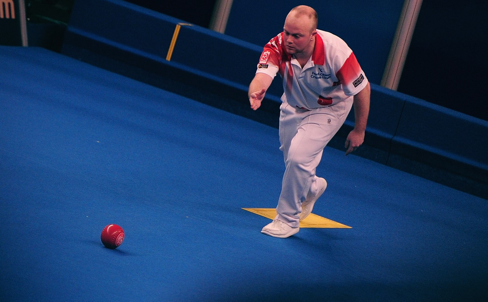 Wins for ex-champions Anderson and Foster at World Indoor Bowls Championships