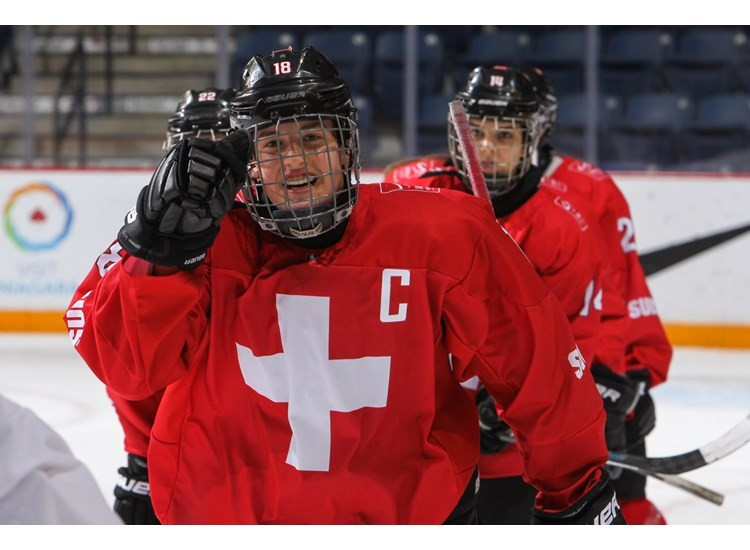 Switzerland avoided relegation with a third victory over France in four days ©HHOF-IIHF Images