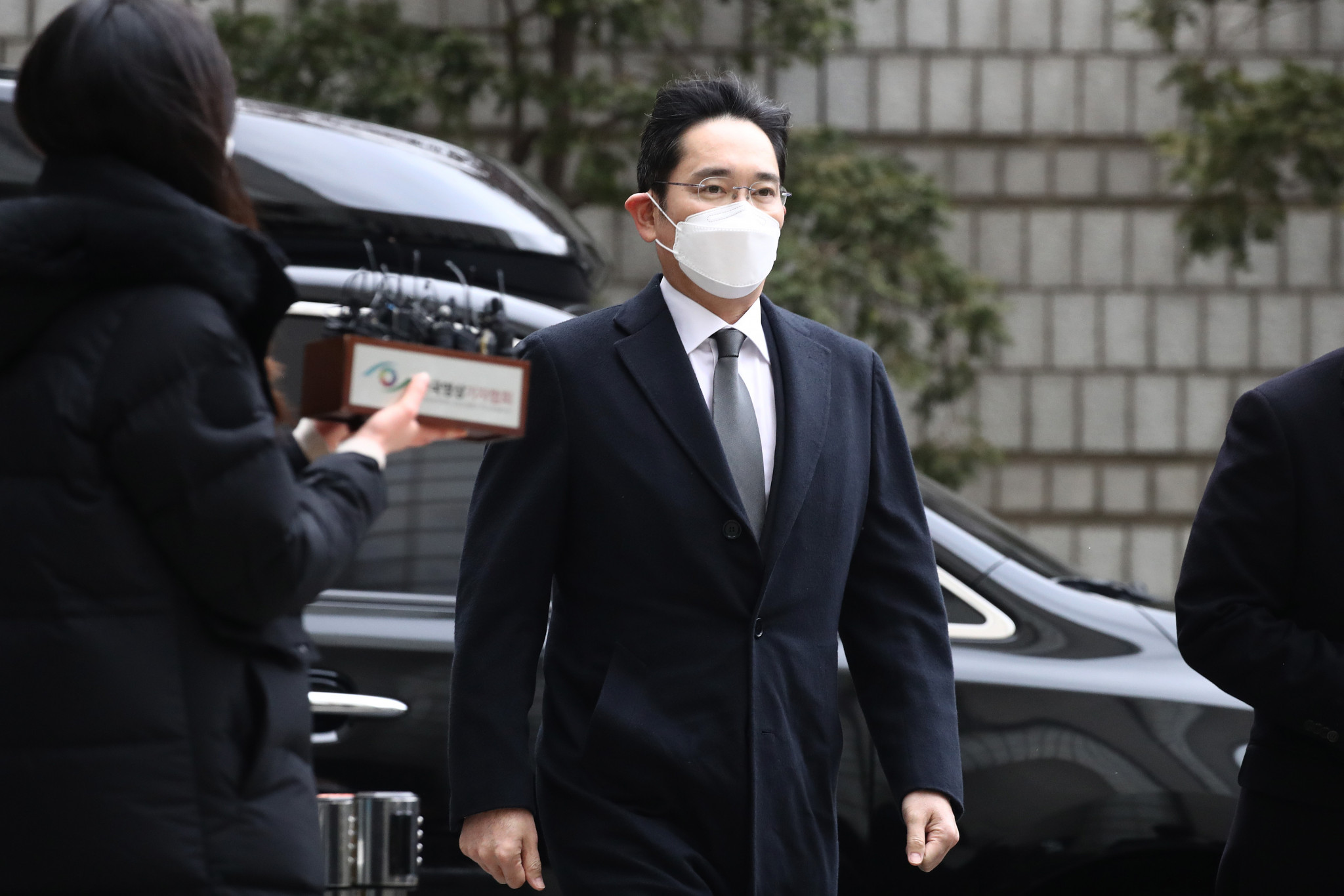 Lee Jae-Yong arrives at the High Court in Seoul where he was sentenced to two and a half years behind bars in the retrial of a bribery case ©Getty Images