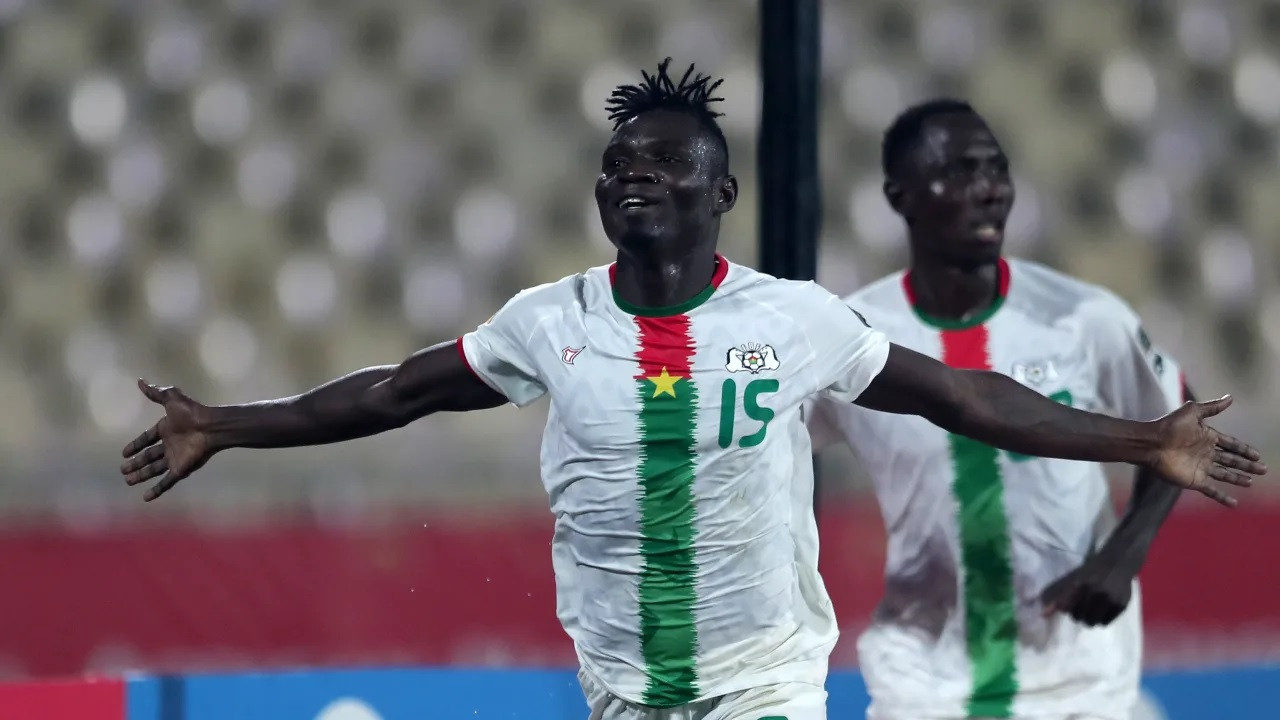Burkina Faso kept alive their hopes of progression in the African Nations Championship after defeating Zimbabwe 3-1 ©CAF