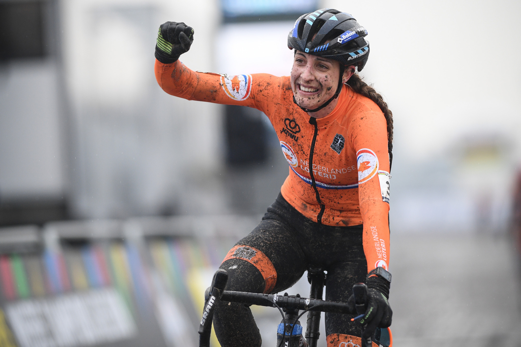 Brand triumphs in women's elite race at UCI Cyclo-cross World Championships