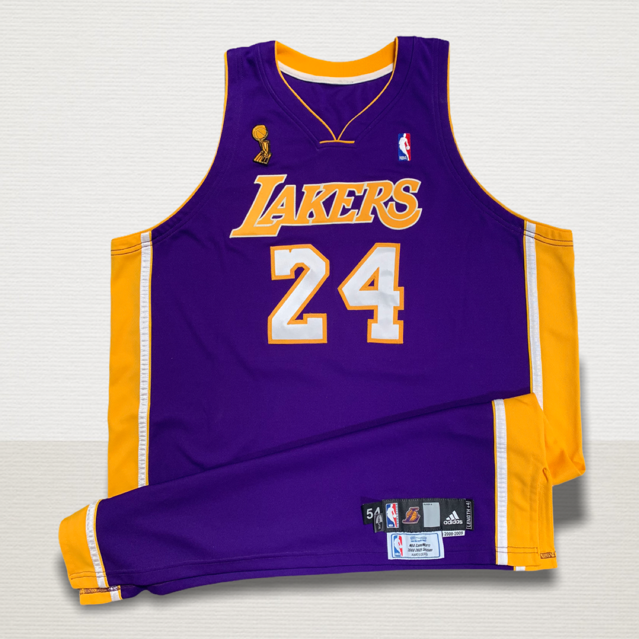 A jersey worn by the late Kobe Bryant when the Los Angeles Lakers won the NBA Championship in 2009 has sold for a record $337,334 at auction ©Grey Flannel Auctions